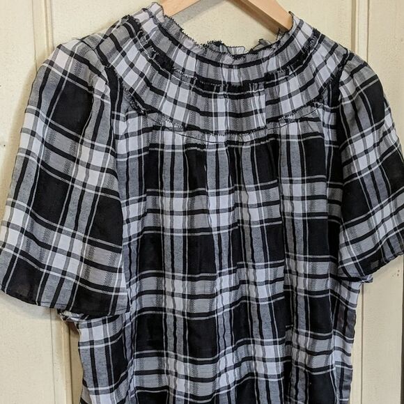 ANN Taylor Black/White Buffalo Check Top Size Medium - Picture 2 of 7